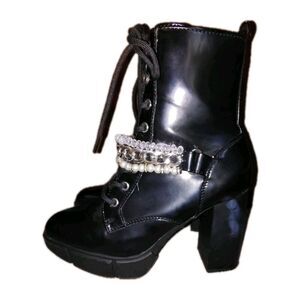 ​Forever 21 Black Patent Combat Boots Pearl Chain Block Heel Sz 8.5M Steampunk